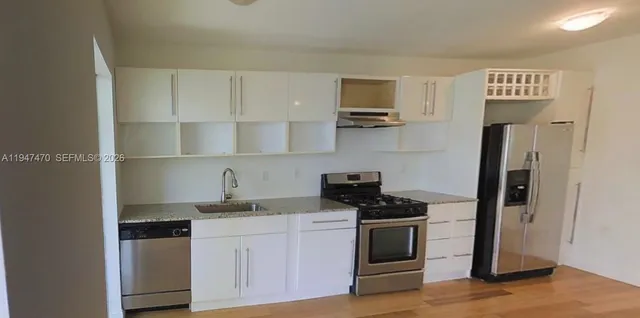 $1,875 | 7950 Tatum Waterway Drive, Unit N3, Miami Beach, FL 33141