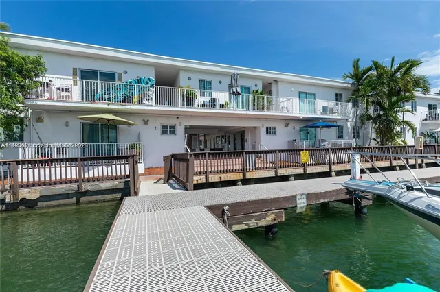 $1,875 | 7950 Tatum Waterway Drive, Unit N3, Miami Beach, FL 33141