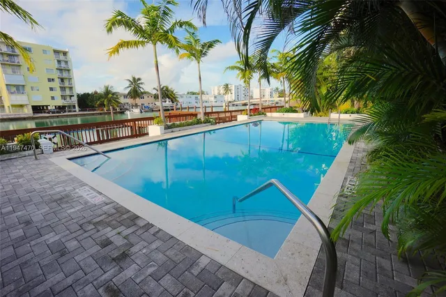 $1,875 | 7950 Tatum Waterway Drive, Unit N3, Miami Beach, FL 33141