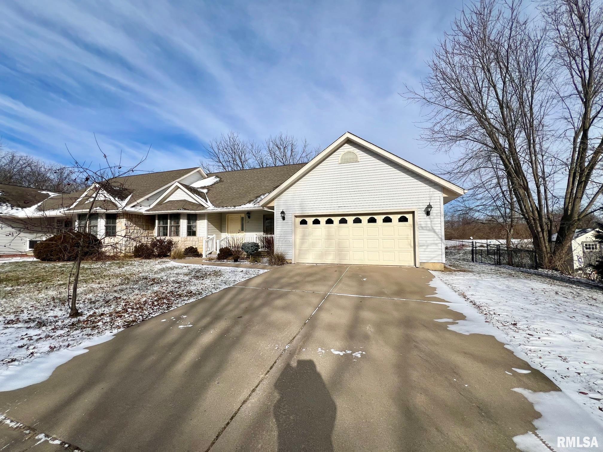 19340 Pinecrest Road Petersburg, IL 62675 - Photo 1 of 31 Gallery Image 1