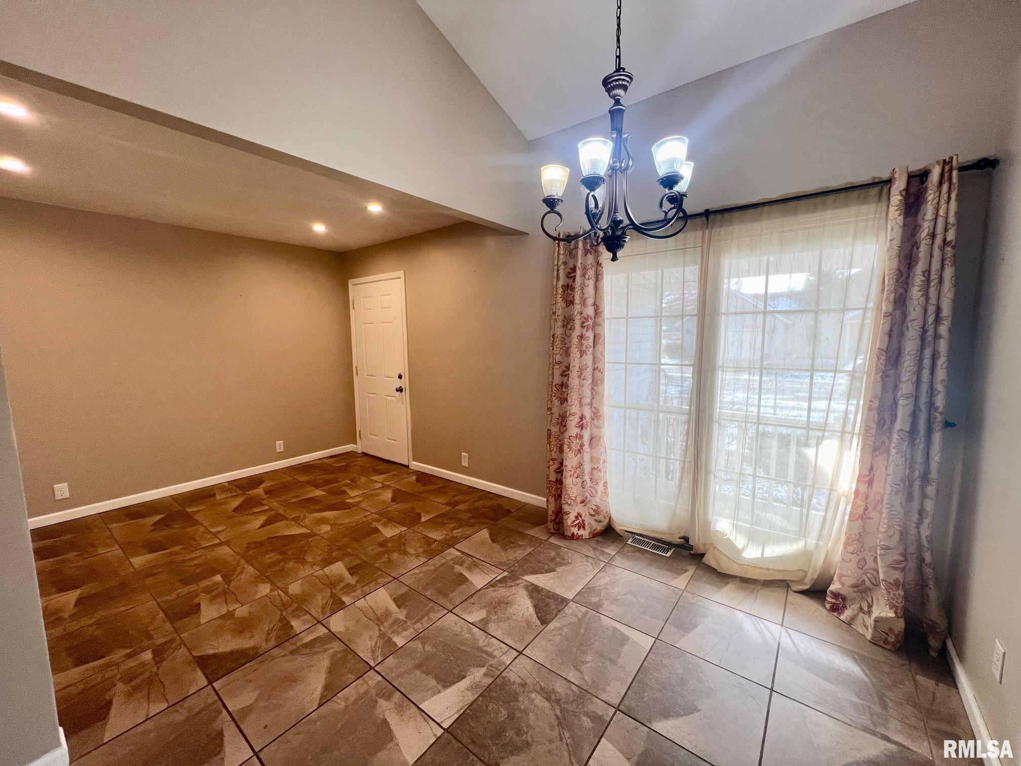 19340 Pinecrest Road Petersburg, IL 62675 - Photo 11 of 31 Gallery Image 11