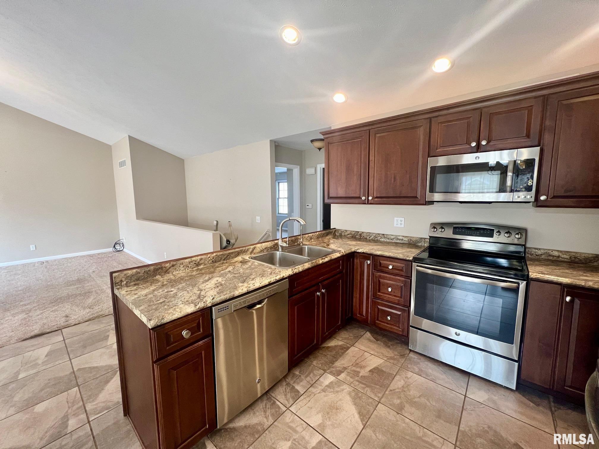19340 Pinecrest Road Petersburg, IL 62675 - Photo 6 of 31 Gallery Image 6