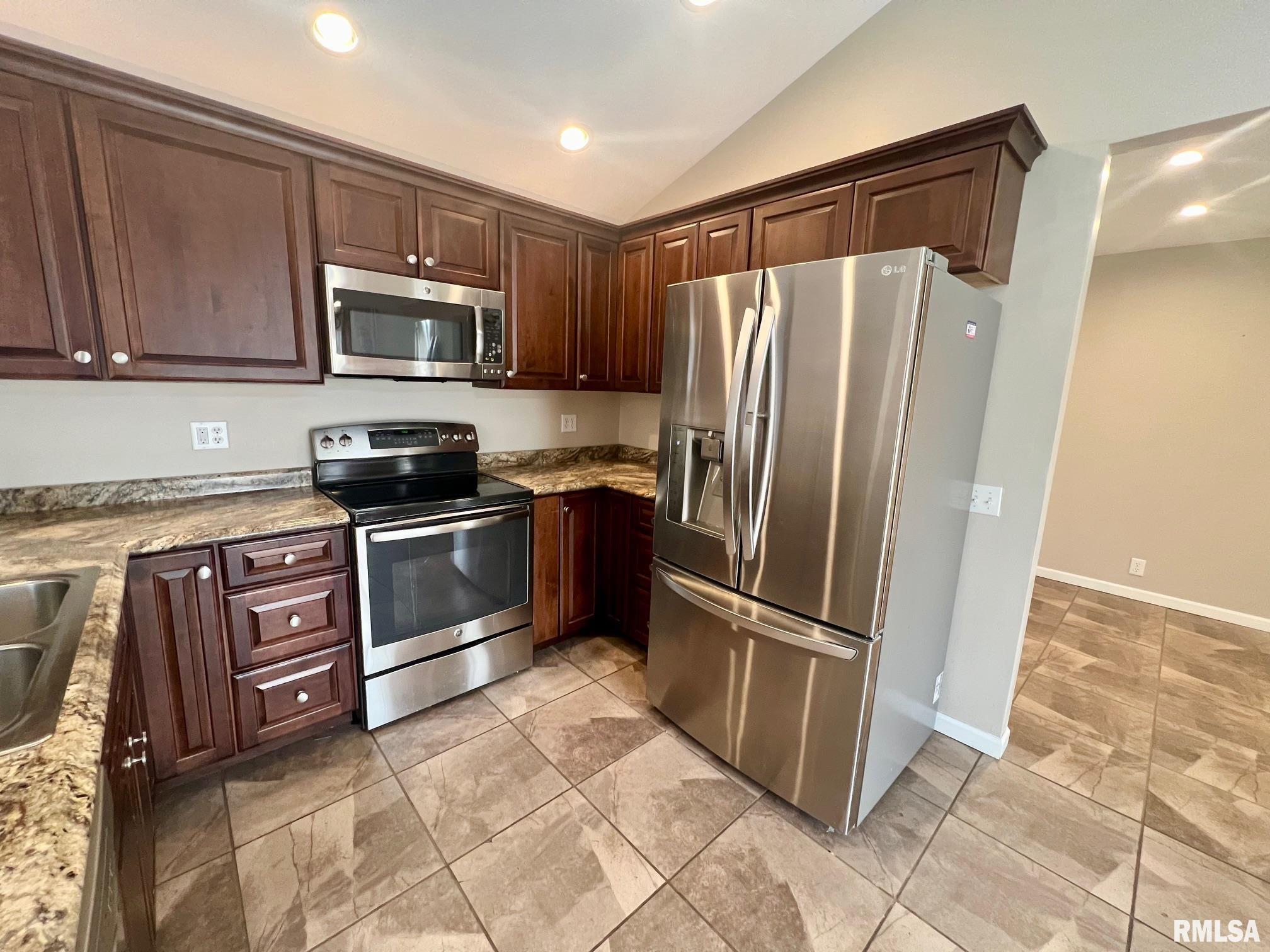 19340 Pinecrest Road Petersburg, IL 62675 - Photo 7 of 31 Gallery Image 7