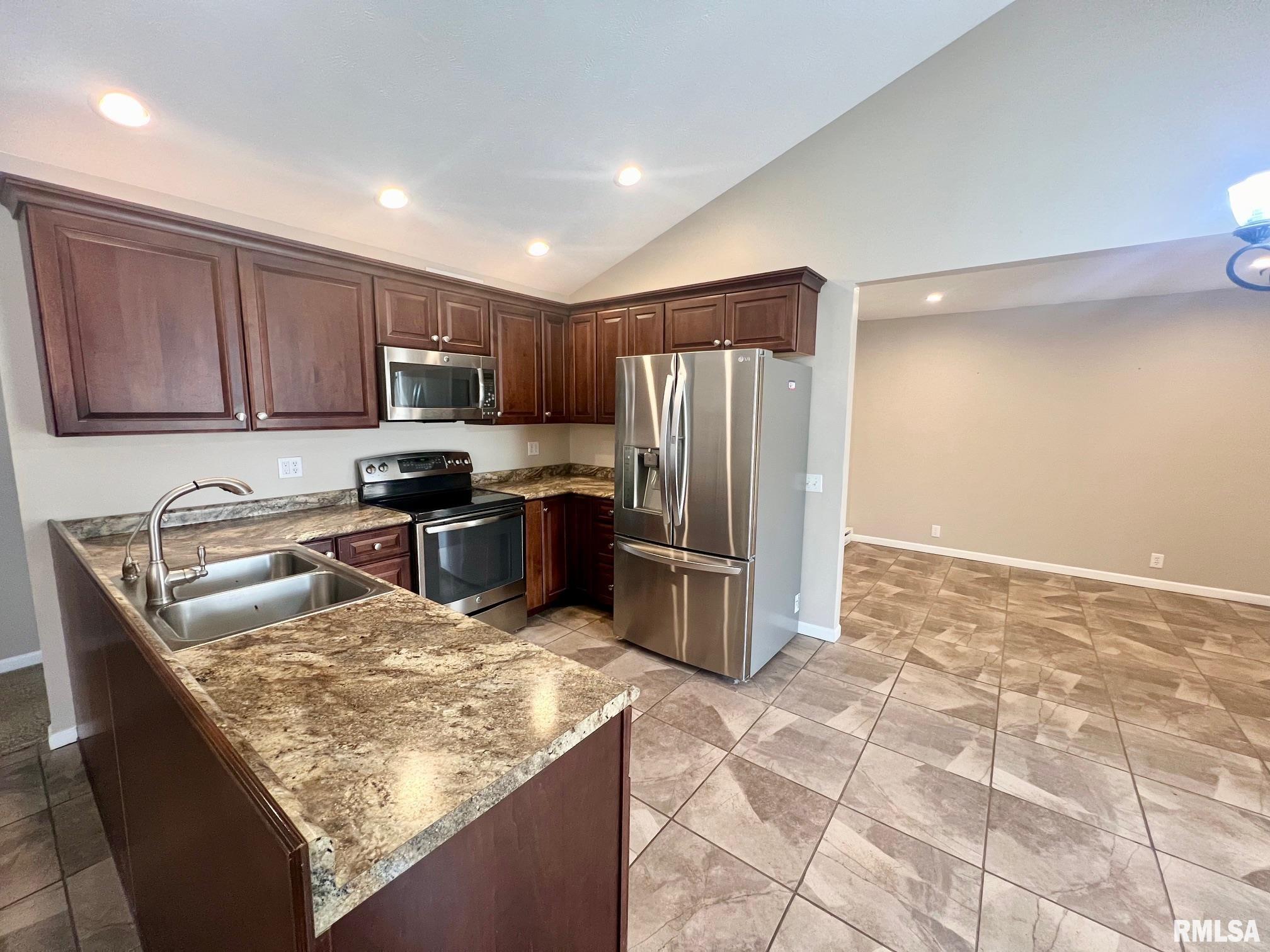 19340 Pinecrest Road Petersburg, IL 62675 - Photo 8 of 31 Gallery Image 8