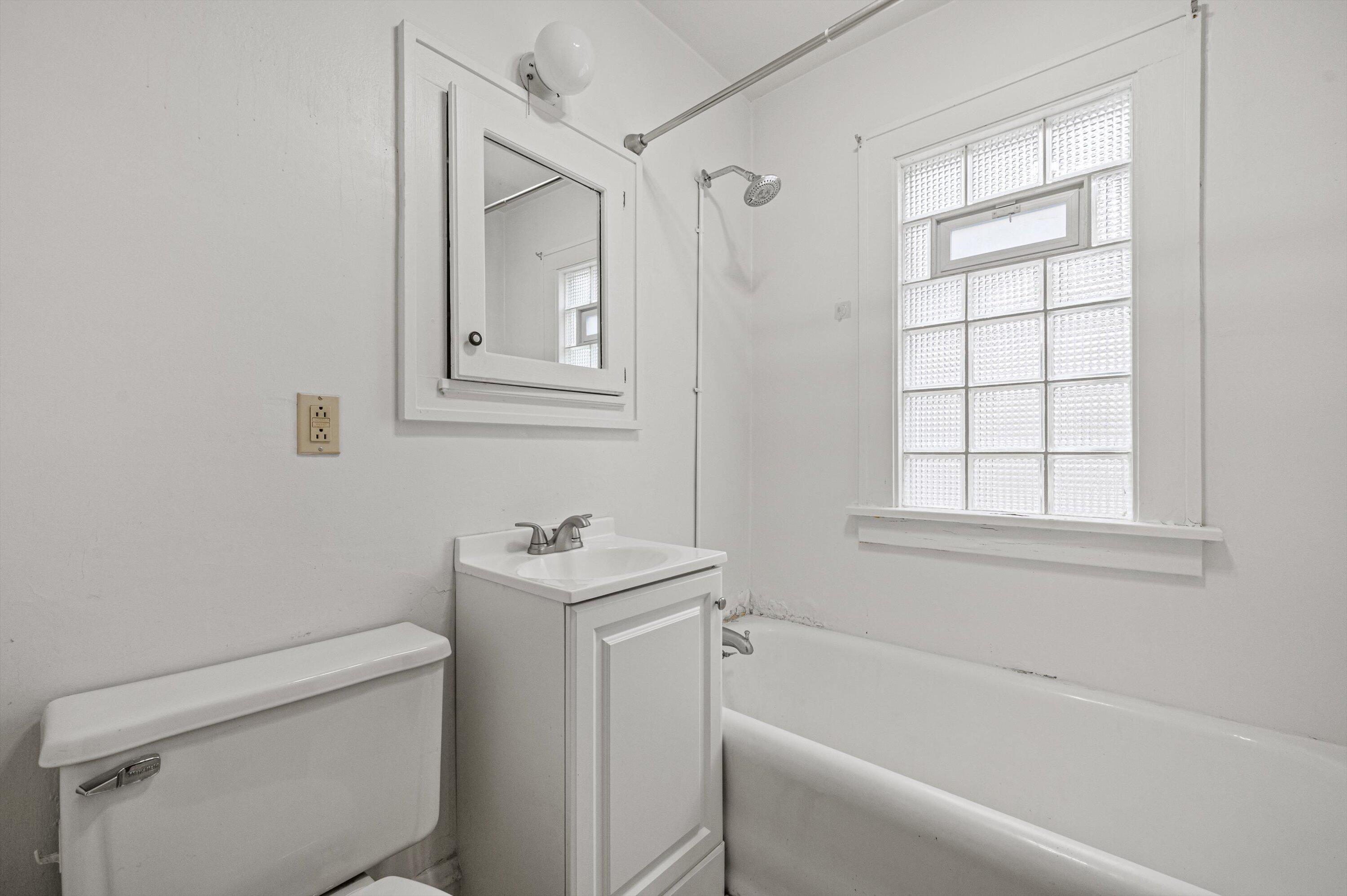 3141 South 15th Street Milwaukee, WI 53215 - Photo 11 of 18 09-DSC8583