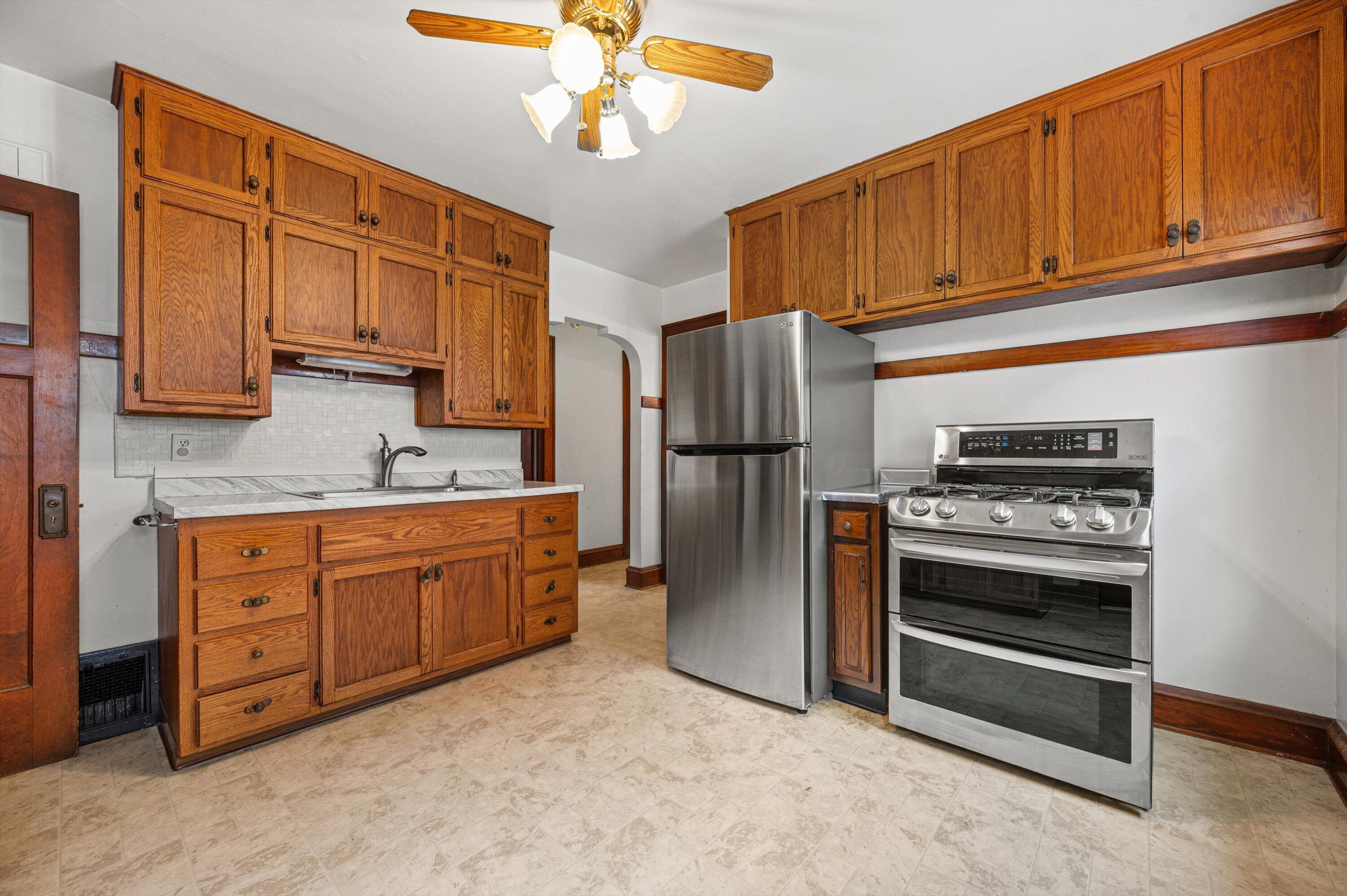 3141 South 15th Street Milwaukee, WI 53215 - Photo 9 of 18 07-DSC8577