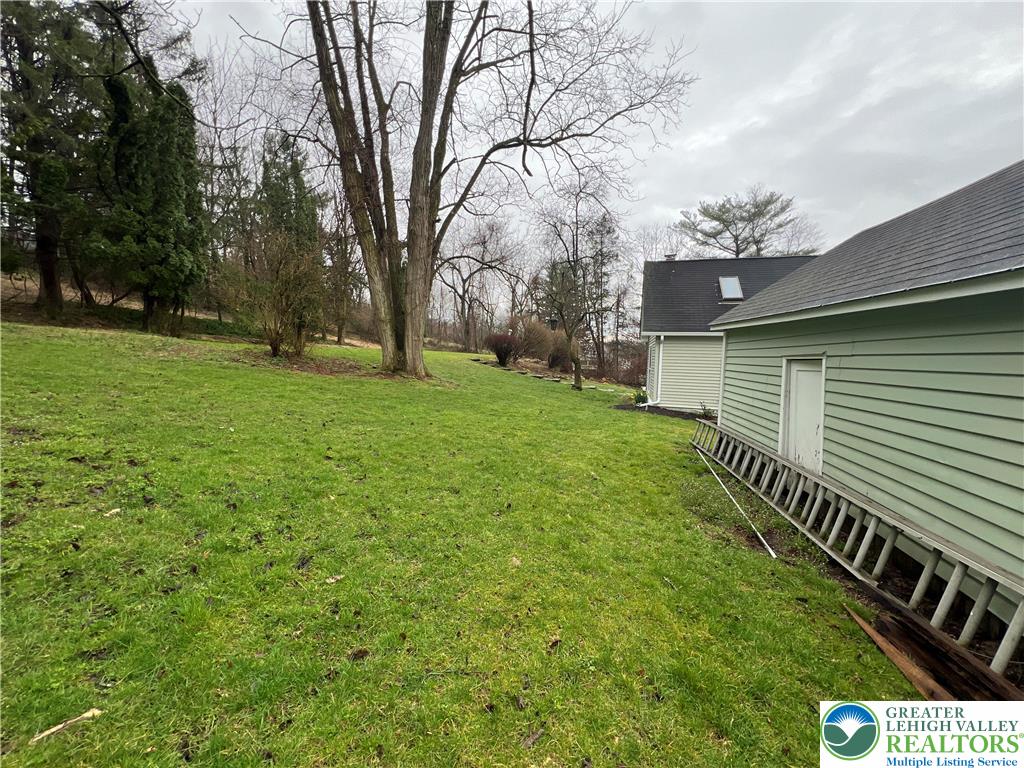 2239 Yost Road Bath, PA 18014 - Photo 6 of 35