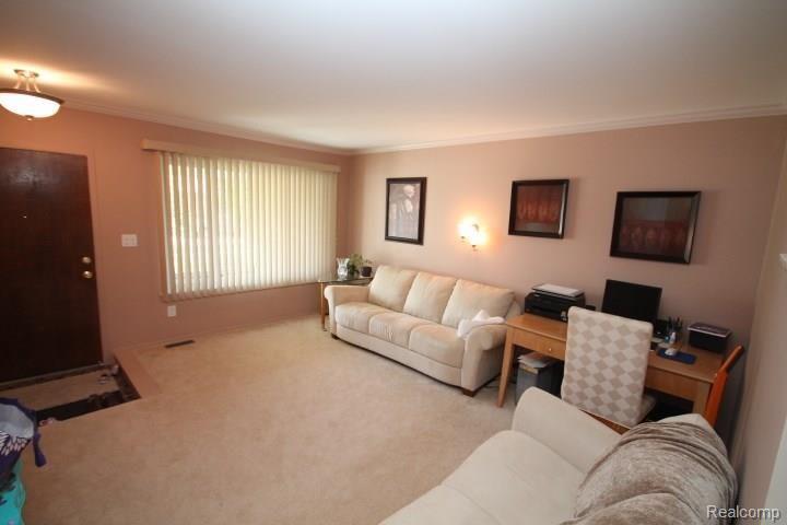 47797 Chrys Road Macomb, MI 48044 - Photo 8 of 20 IMG_2791.jpg