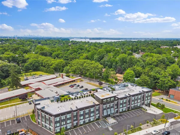 $1,674,200 | 218 Middle Neck Road, Unit 110, Great Neck, NY 11021