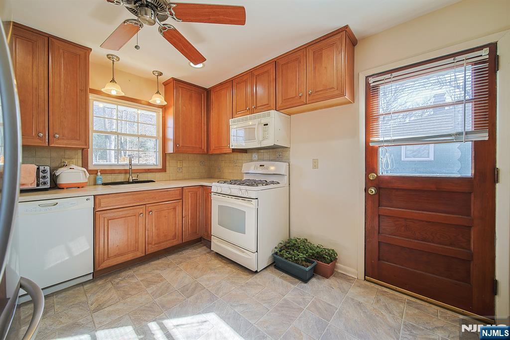 50 Knolls Road Bloomingdale, NJ 07403 - Photo 15 of 36