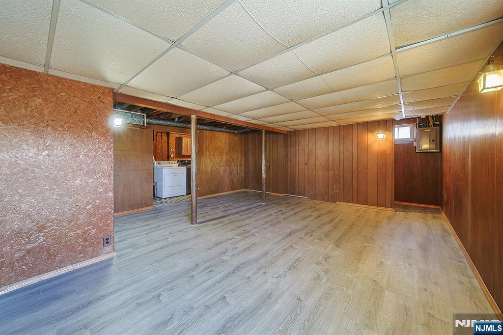 50 Knolls Road Bloomingdale, NJ 07403 - Photo 25 of 36 a view of empty room with wooden floor