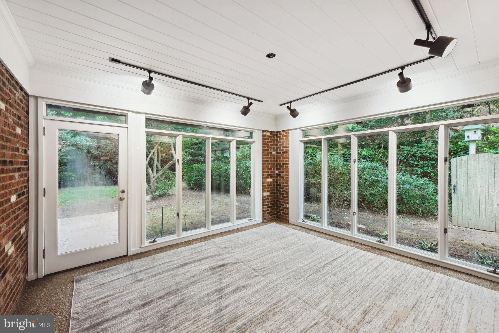6313 Stoneham Lane McLean, VA 22101 - Photo 16 of 37 Sunroom off of kitchen