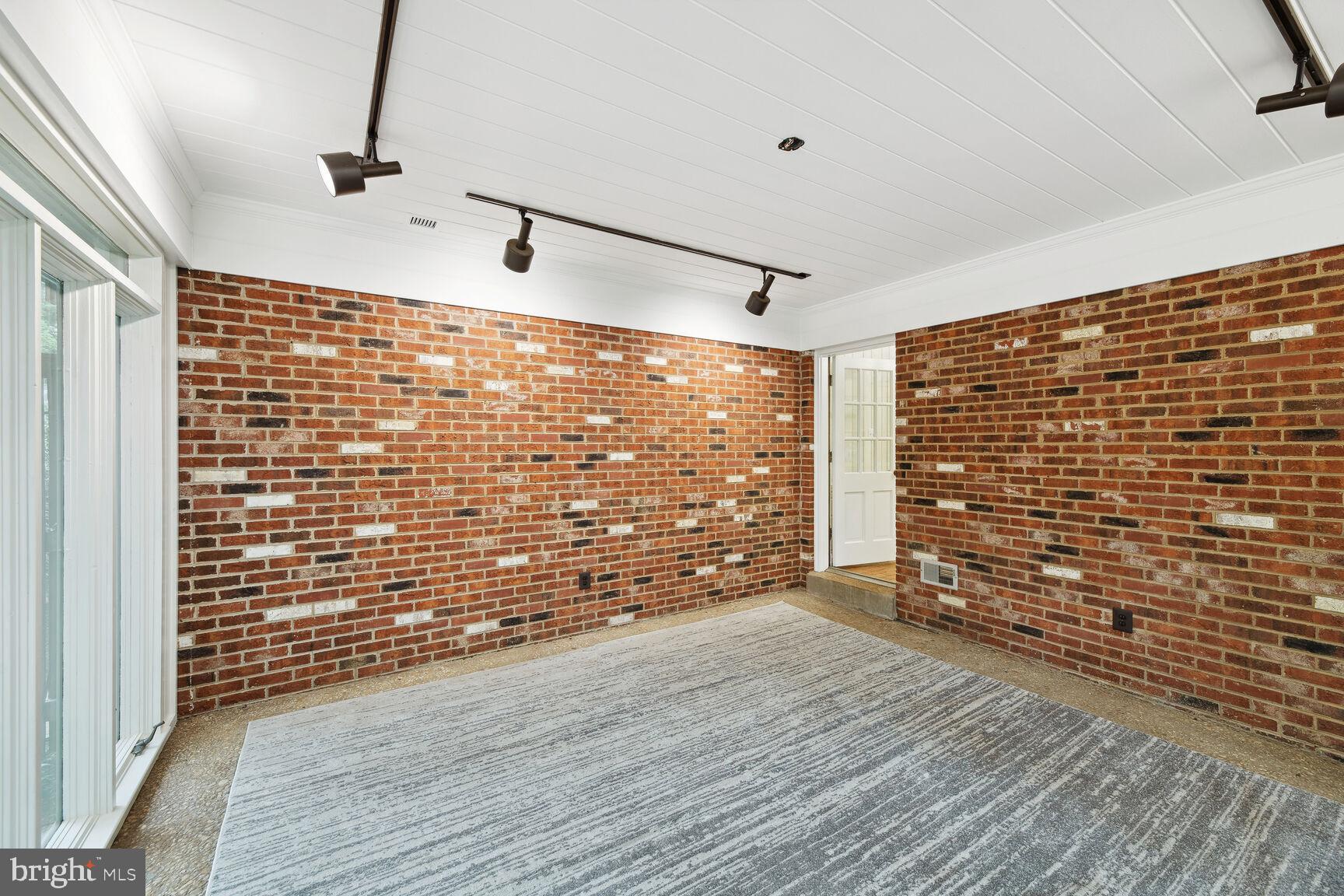 6313 Stoneham Lane McLean, VA 22101 - Photo 17 of 37 Sunroom off of kitchen