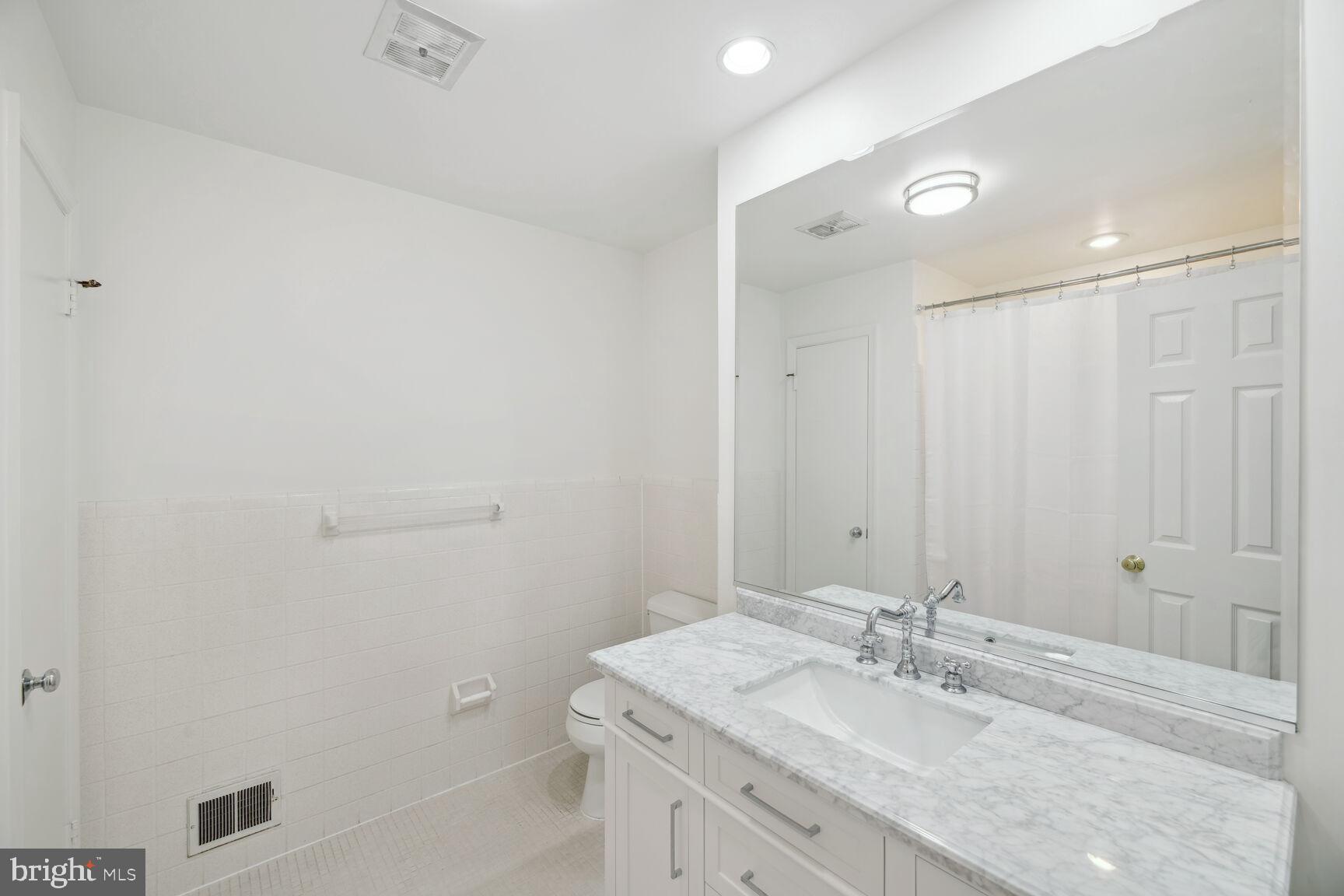 6313 Stoneham Lane McLean, VA 22101 - Photo 25 of 37 Hall bathroom with new marble top vanity