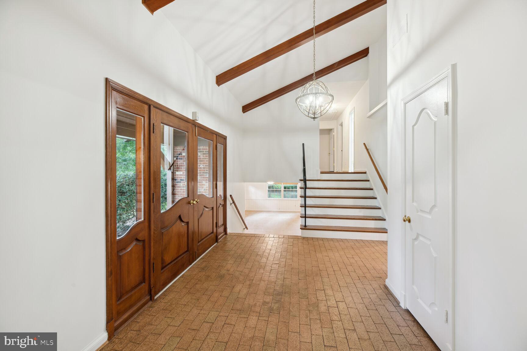 6313 Stoneham Lane McLean, VA 22101 - Photo 4 of 37 Vaulted ceilings in wide and welcoming foyer