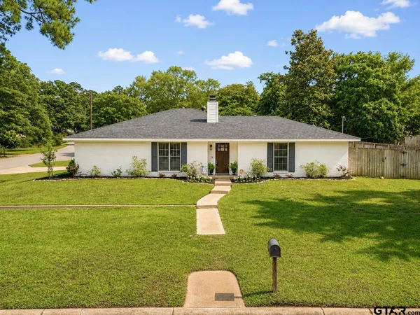 $349,900 | 19017 Pinedale Circle, Flint, TX 75762