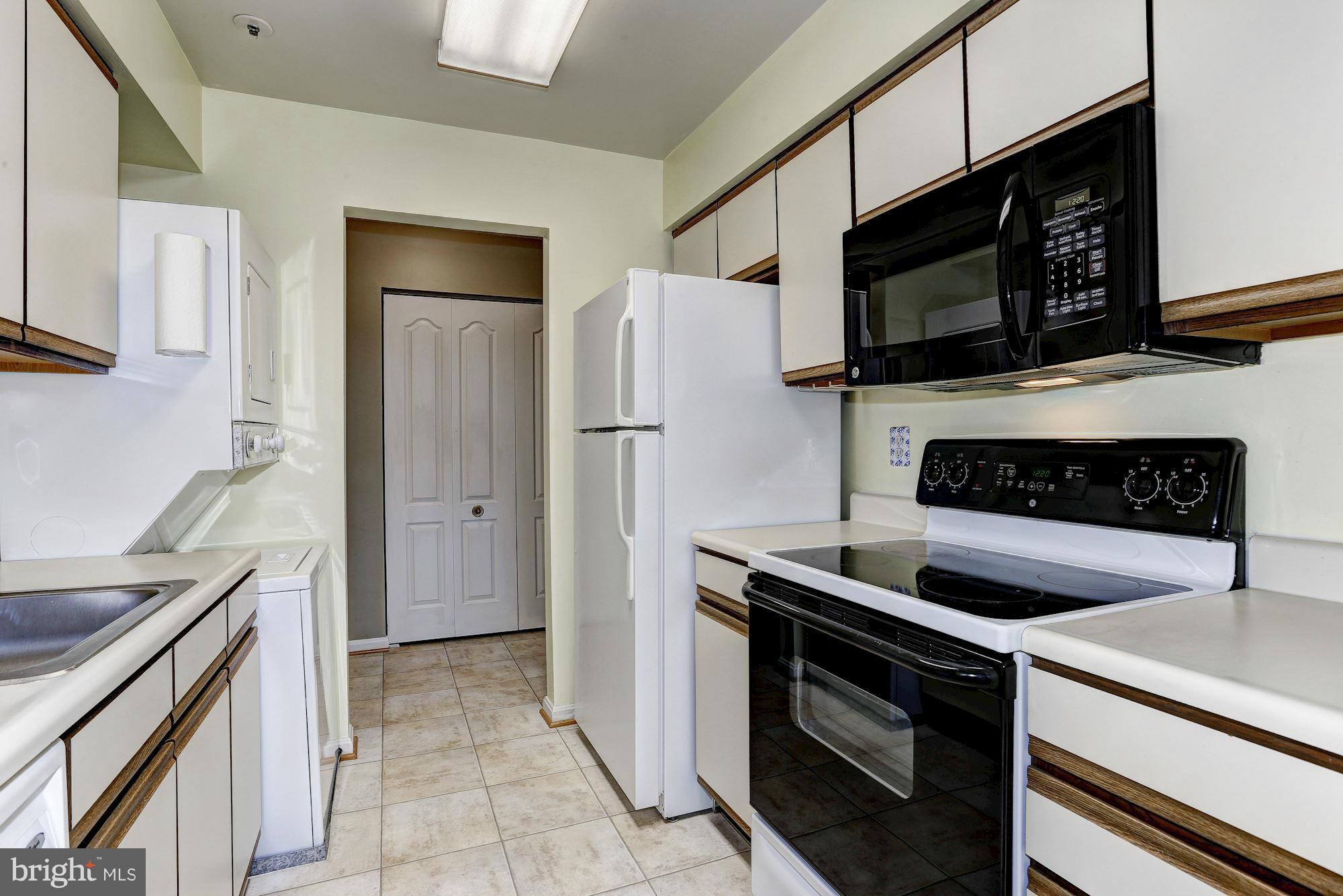 8613 Falls Run Road, Unit J Ellicott City, MD 21043 - Photo 7 of 20 Kitchen