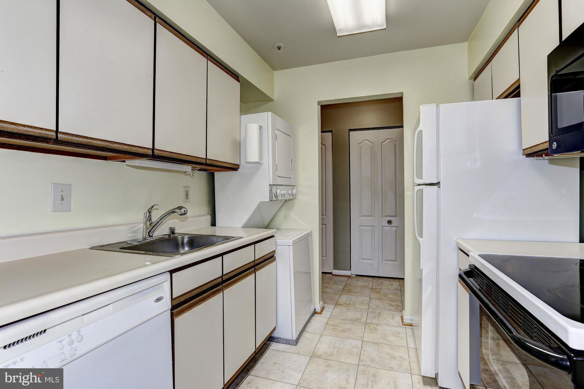 8613 Falls Run Road, Unit J Ellicott City, MD 21043 - Photo 8 of 20 Kitchen
