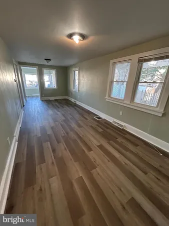 a view of empty room with window
