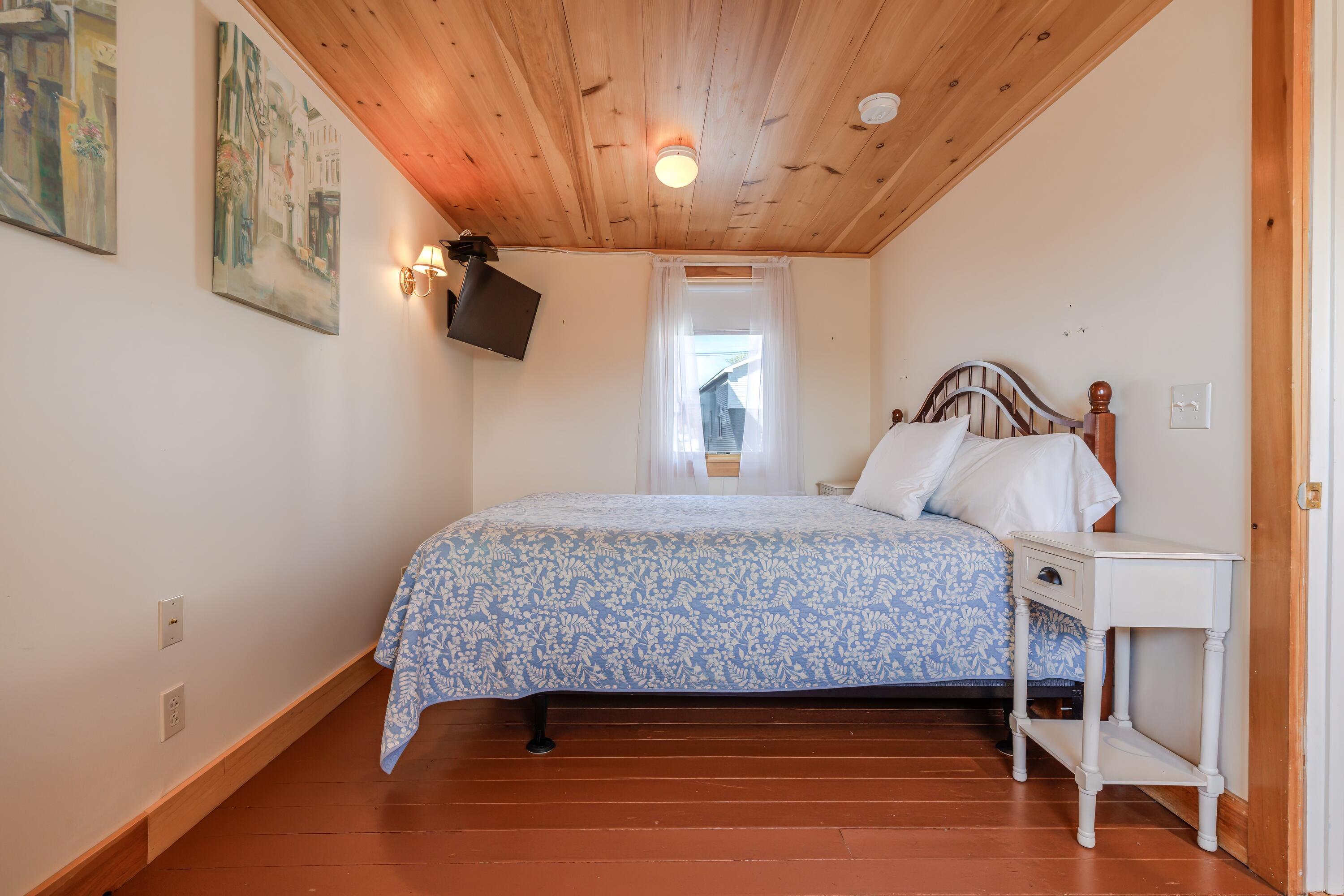 6 Sea Street Mount Desert, ME 04662 - Photo 44 of 100 Guest suite bedroom