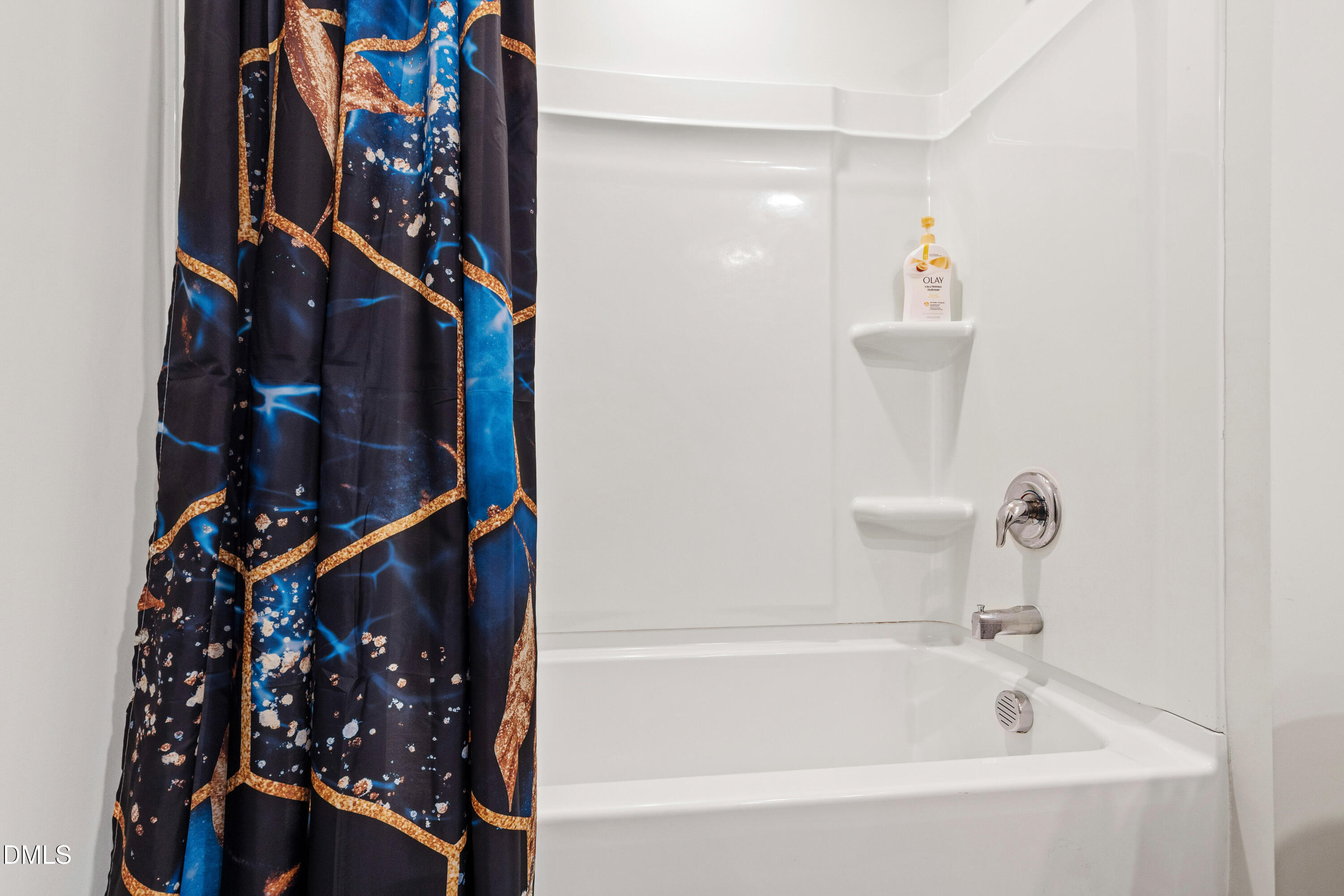 2128 Fletchers Ridge Drive Durham, NC 27703 - Photo 28 of 38 a bathroom with a bathtub