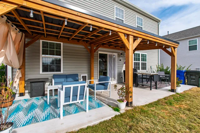 a view of house with outdoor seating