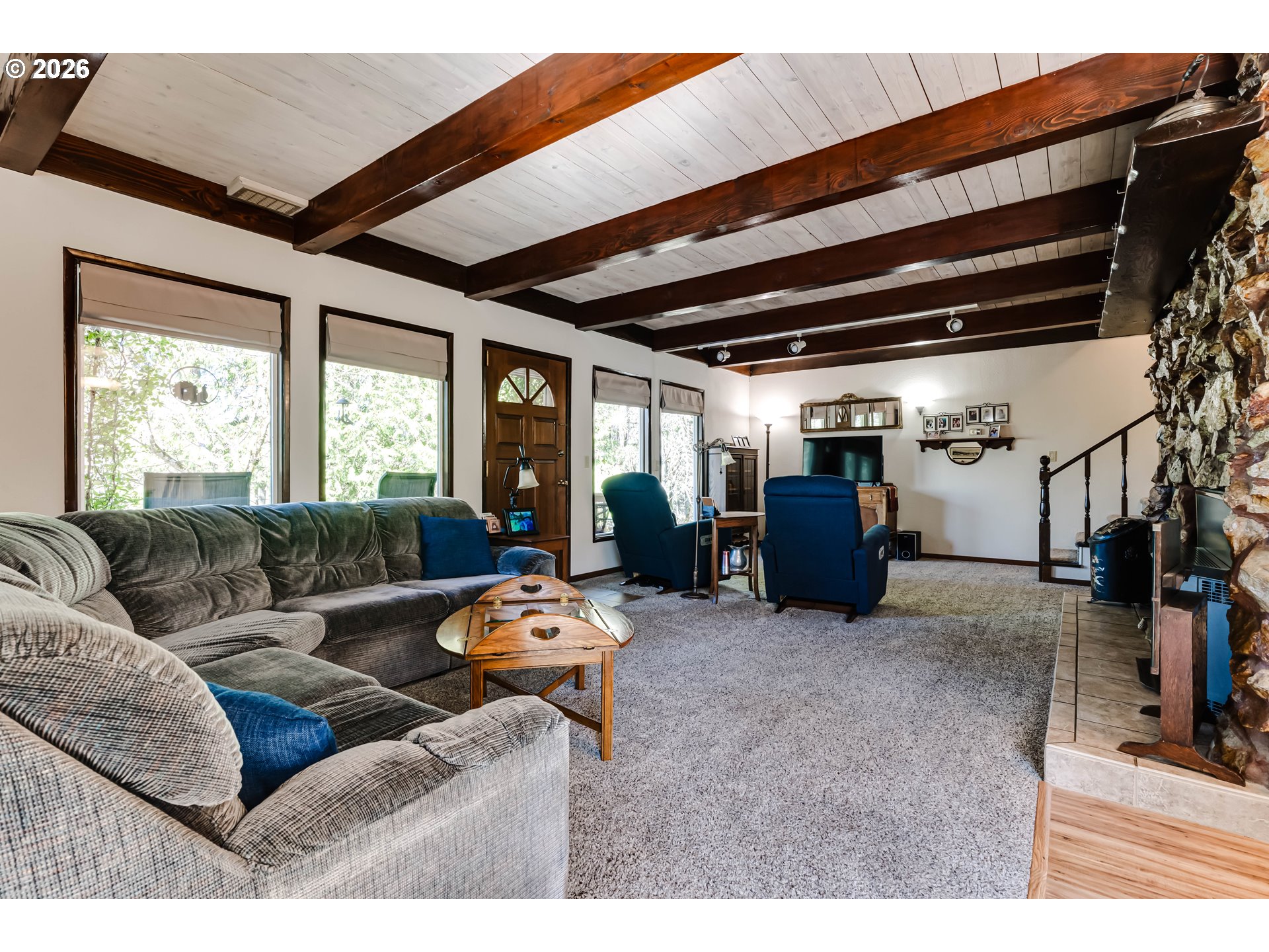 26408 Crow Road Eugene, OR 97402 - Photo 4 of 28 Living Room
