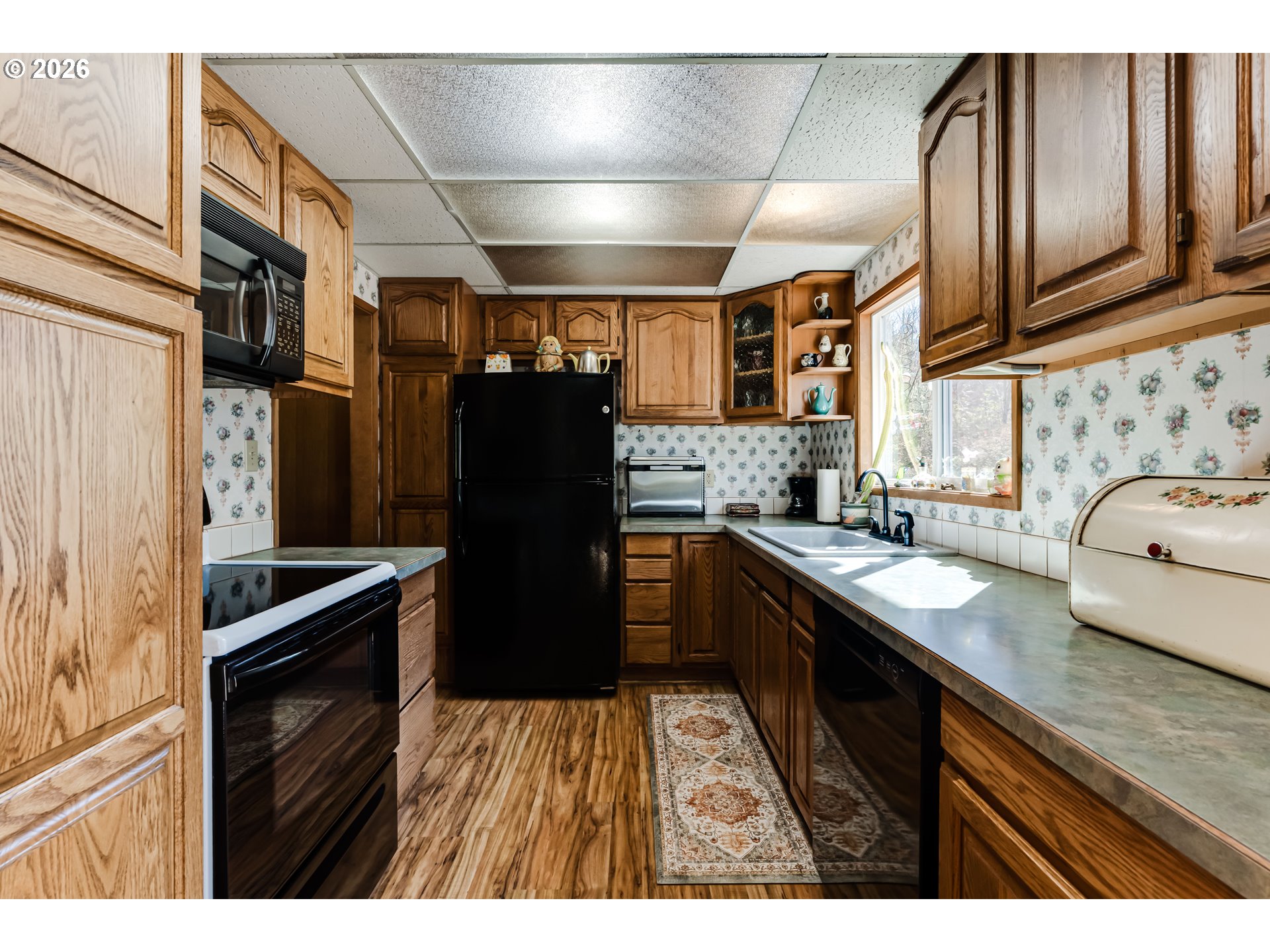 26408 Crow Road Eugene, OR 97402 - Photo 7 of 28 Kitchen