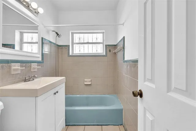 $2,095 | 2839 Southwest 24th Street, Unit 2, Miami, FL 33145