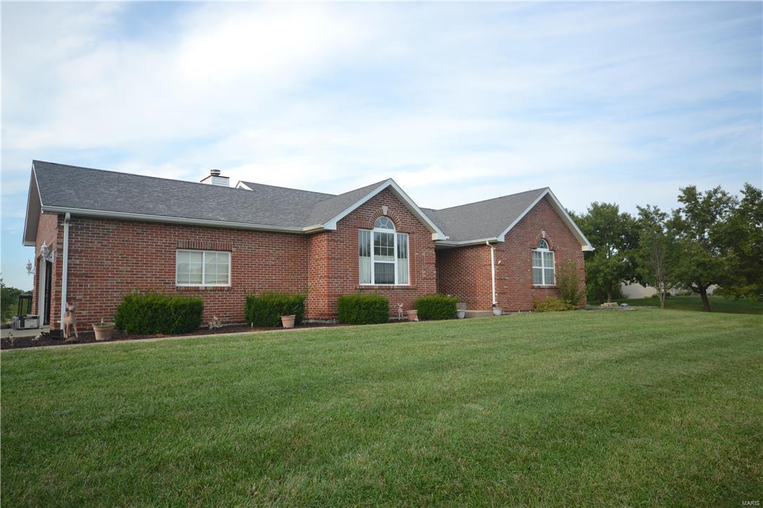 6033 Lakeside Drive Waterloo, IL 62298 - Photo 2 of 42 Gallery Image 2