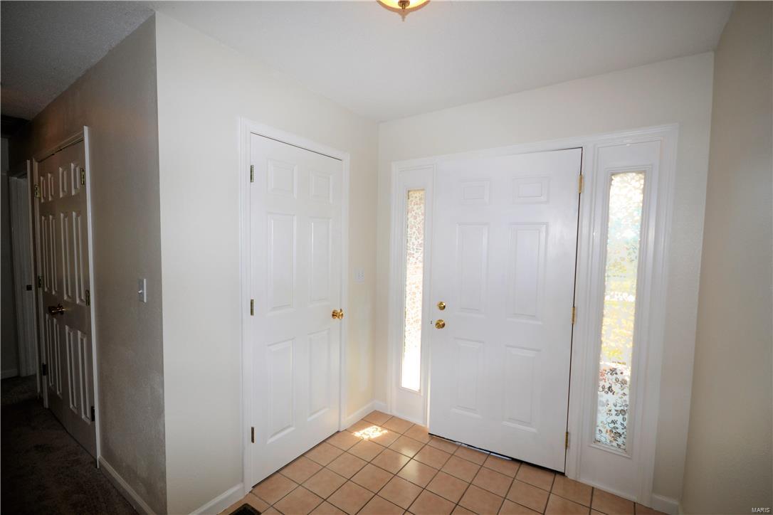 6033 Lakeside Drive Waterloo, IL 62298 - Photo 3 of 42 Gallery Image 3