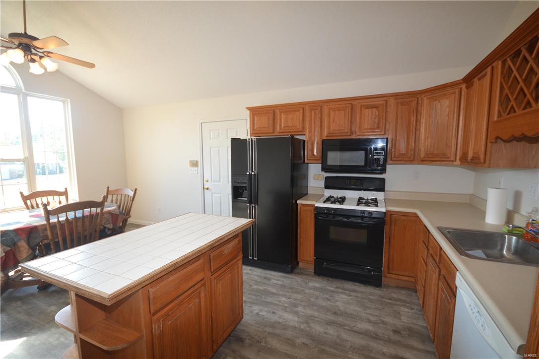 6033 Lakeside Drive Waterloo, IL 62298 - Photo 4 of 42 Gallery Image 4
