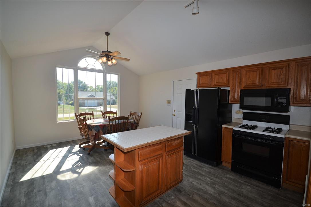 6033 Lakeside Drive Waterloo, IL 62298 - Photo 5 of 42 Gallery Image 5