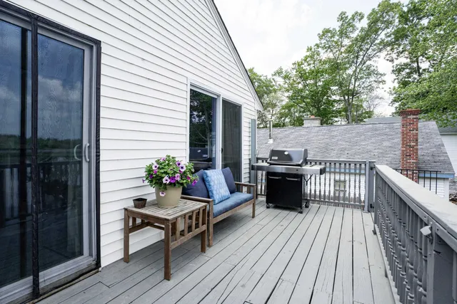 $550,000 | 15 Maple Street, Kingston, NH 03848