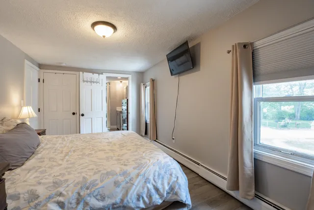 $550,000 | 15 Maple Street, Kingston, NH 03848