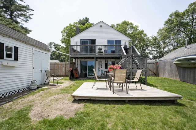 $550,000 | 15 Maple Street, Kingston, NH 03848