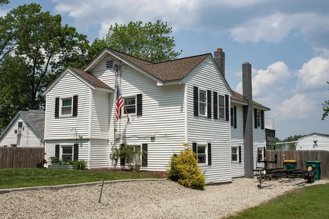 $550,000 | 15 Maple Street, Kingston, NH 03848