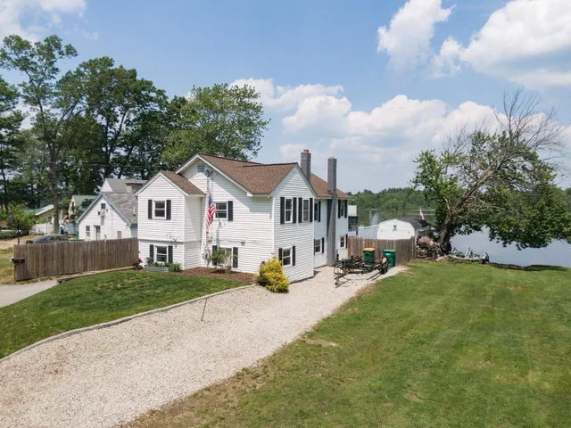 $550,000 | 15 Maple Street, Kingston, NH 03848