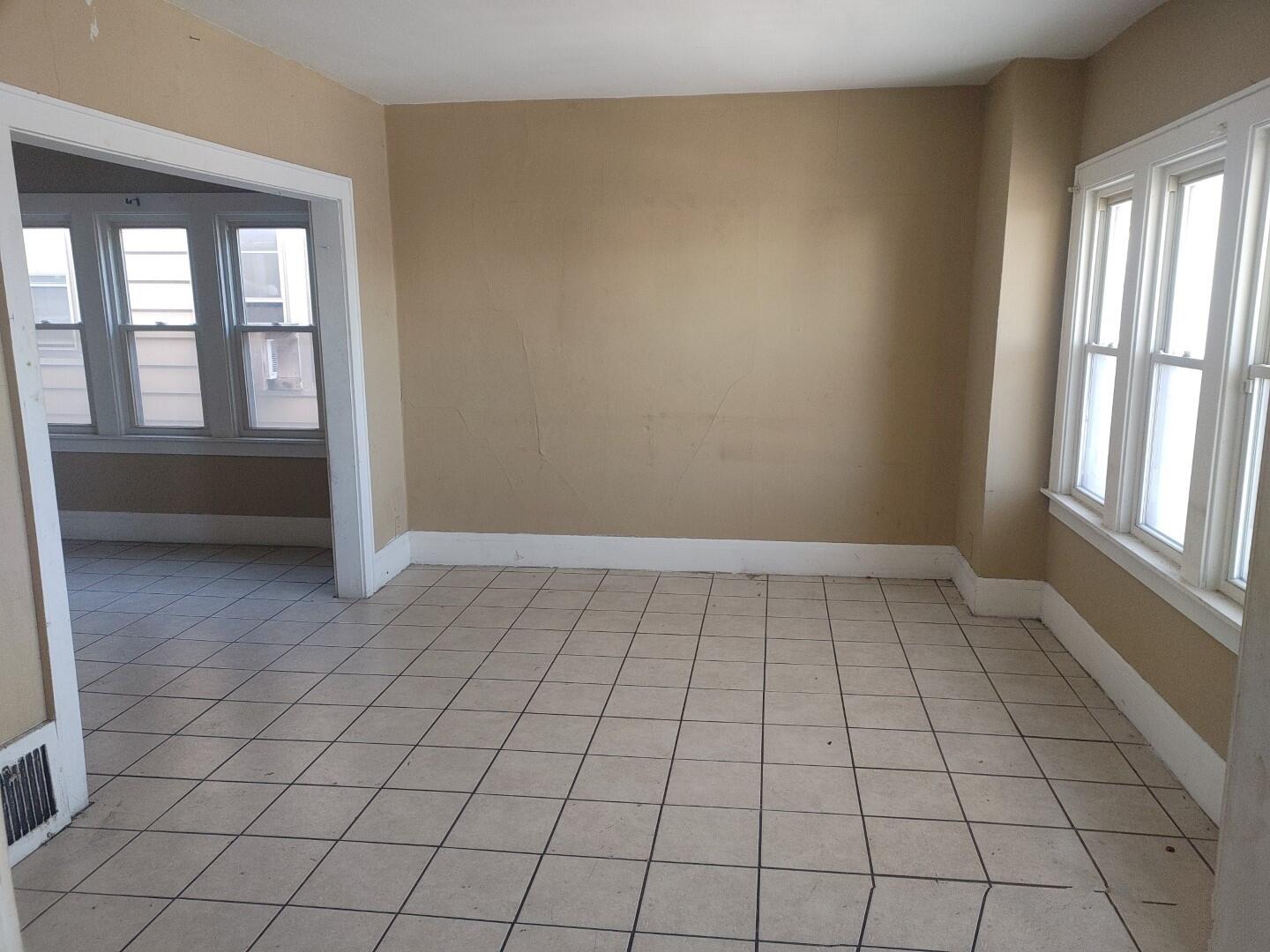 3374 North 30th Street Milwaukee, WI 53216 - Photo 5 of 28 TimePhoto_20260102_130351