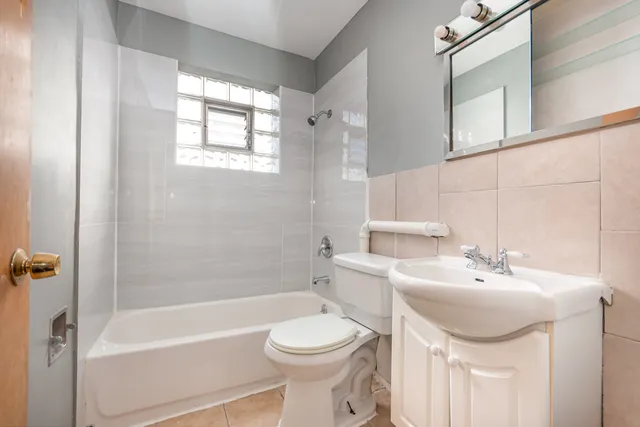 $1,395 | 10448 West Cermak Road, Unit 2R, Westchester, IL 60154