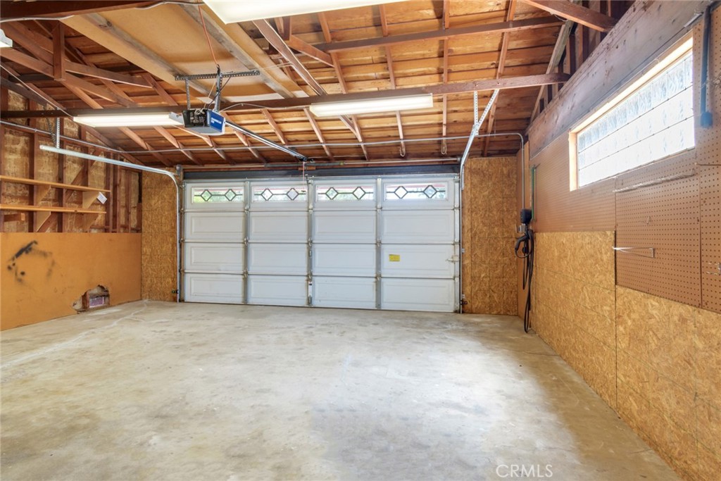 2886 McAllister Street Riverside, CA 92503 - Photo 41 of 54 Garage