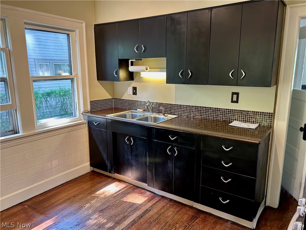 3266 Ormond Road Cleveland, OH 44118 - Photo 11 of 40 Kitchen with granite counter top and stainless steel sink