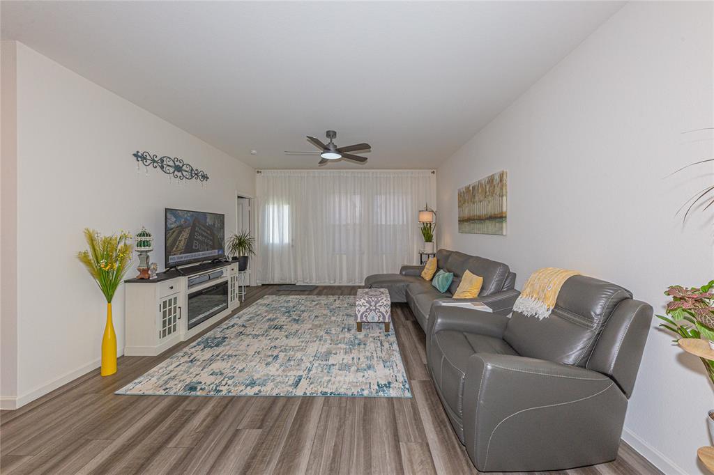 14114 Donahue Street Pilot Point, TX 76258 - Photo 4 of 20
