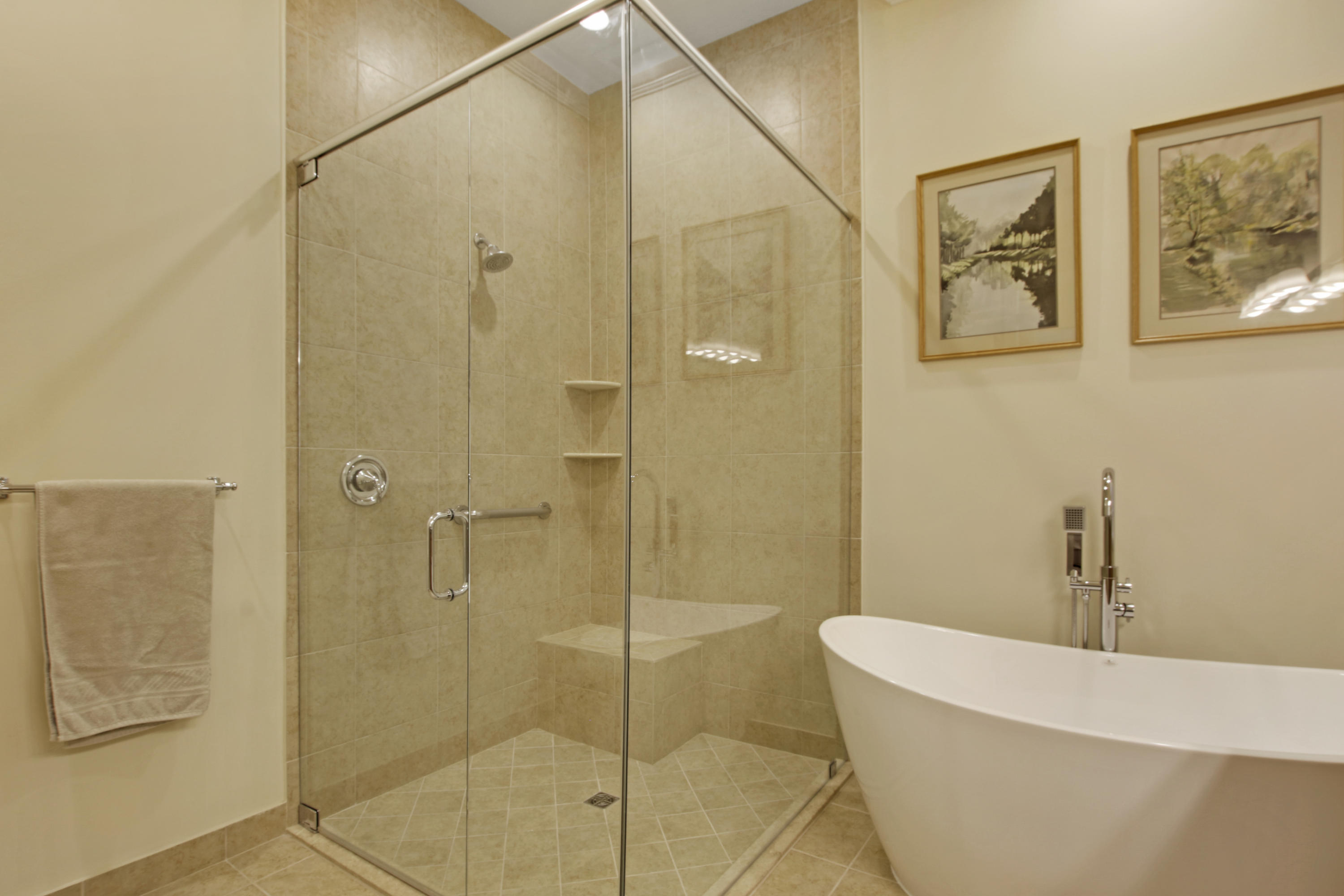 122 Via Santa Cruz Jupiter, FL 33458 - Photo 13 of 36 Master bathroom