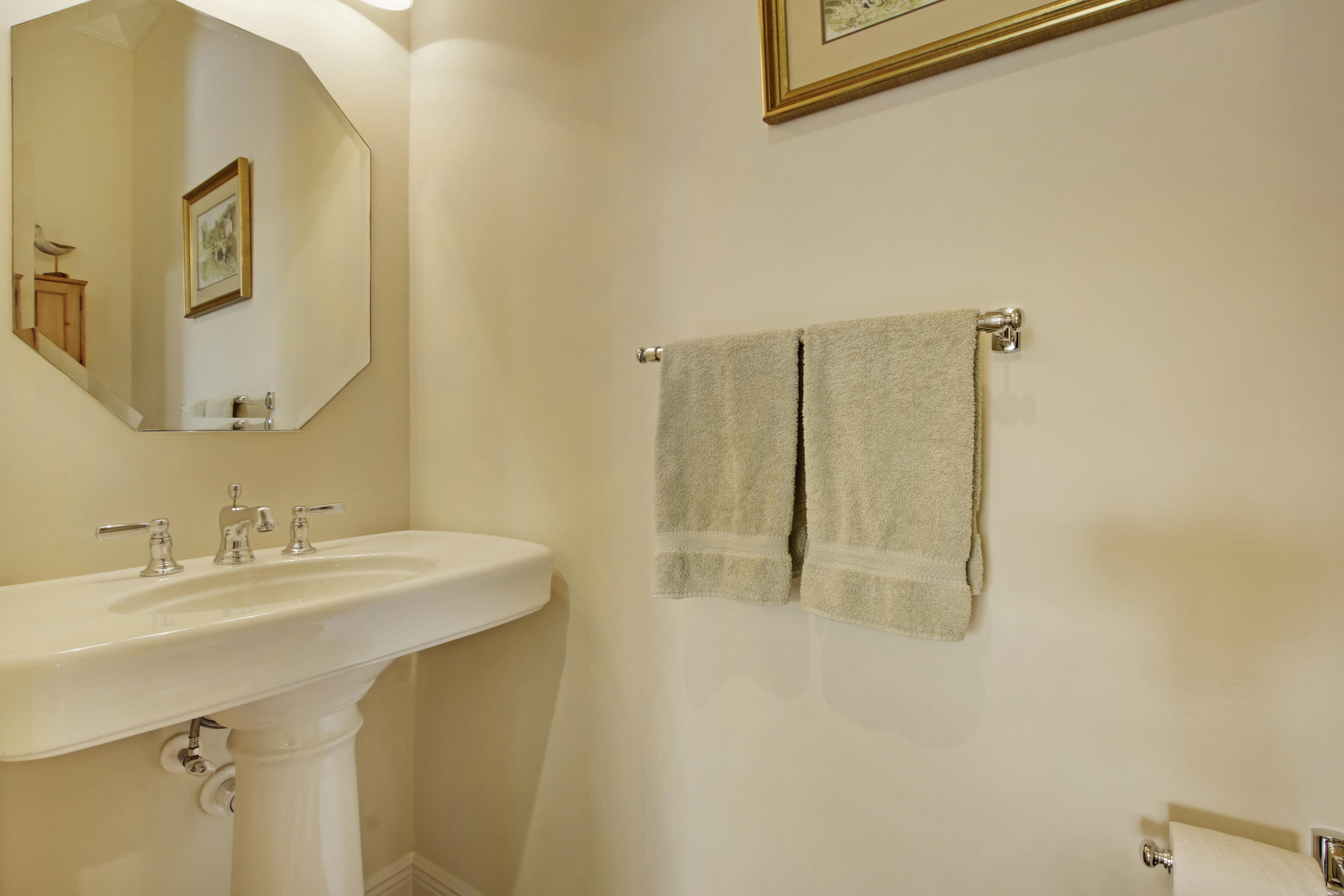 122 Via Santa Cruz Jupiter, FL 33458 - Photo 23 of 36 Half Bathroom