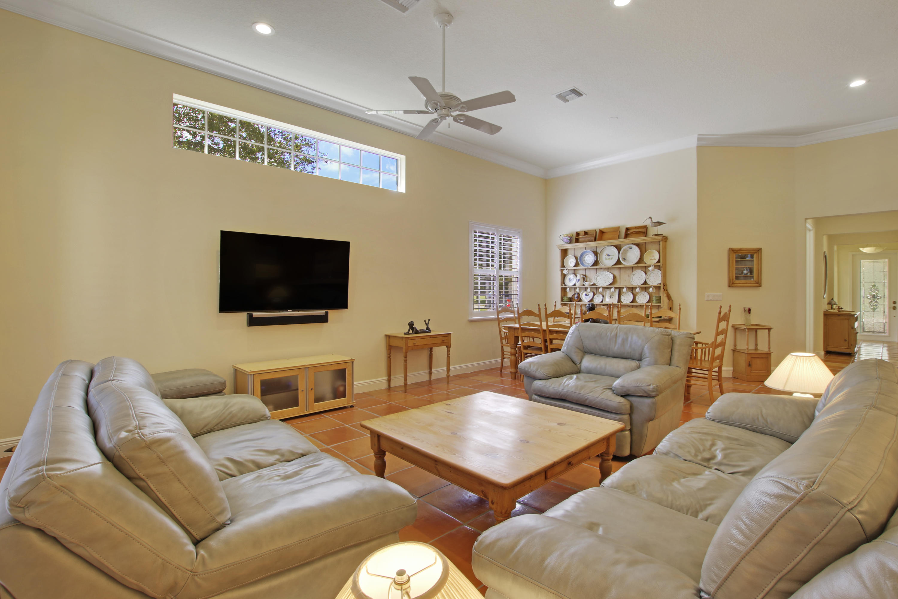122 Via Santa Cruz Jupiter, FL 33458 - Photo 8 of 36 Living Area