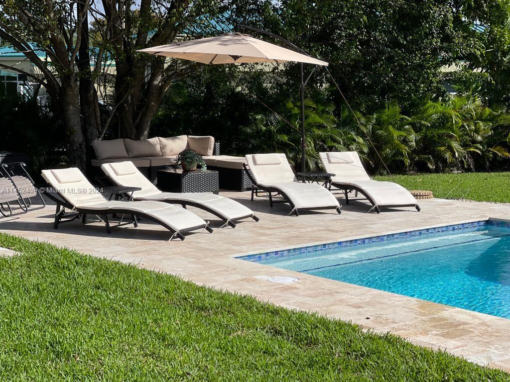 6110 Falconsgate Avenue Davie, FL 33331 - Photo 29 of 33 a view of backyard with sitting area