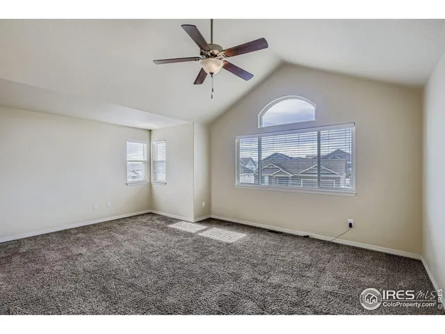a view of an empty room with ceiling fan