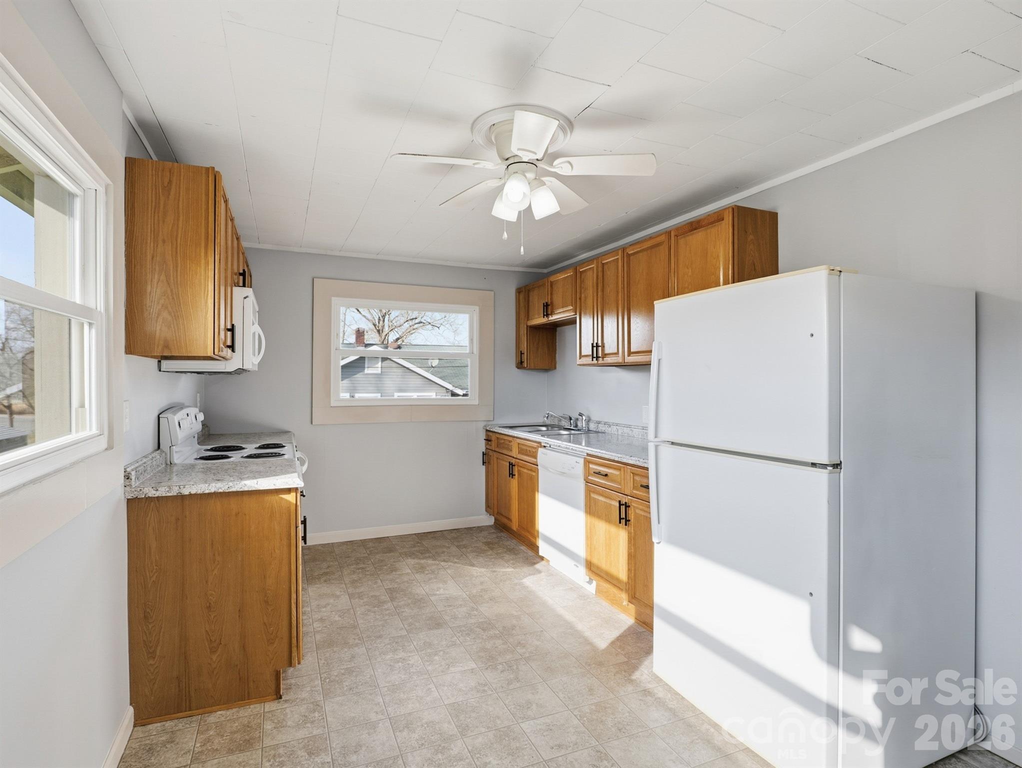 61 27th Street Northwest Hickory, NC 28601 - Photo 4 of 30