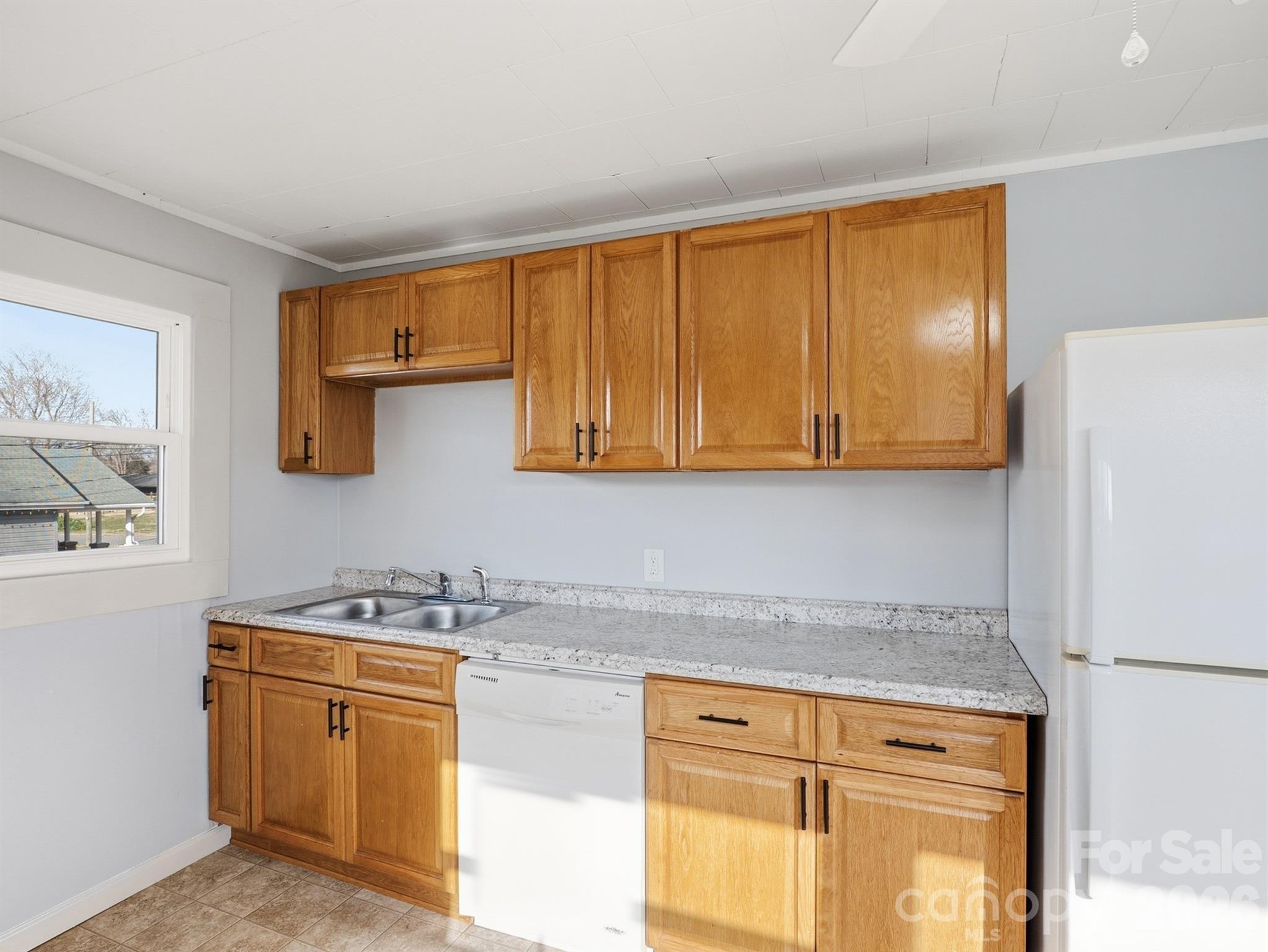 61 27th Street Northwest Hickory, NC 28601 - Photo 5 of 30